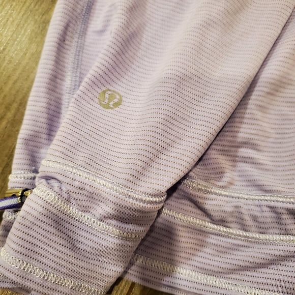 Lululemon tank with cinch hip pull - Picture 3 of 4